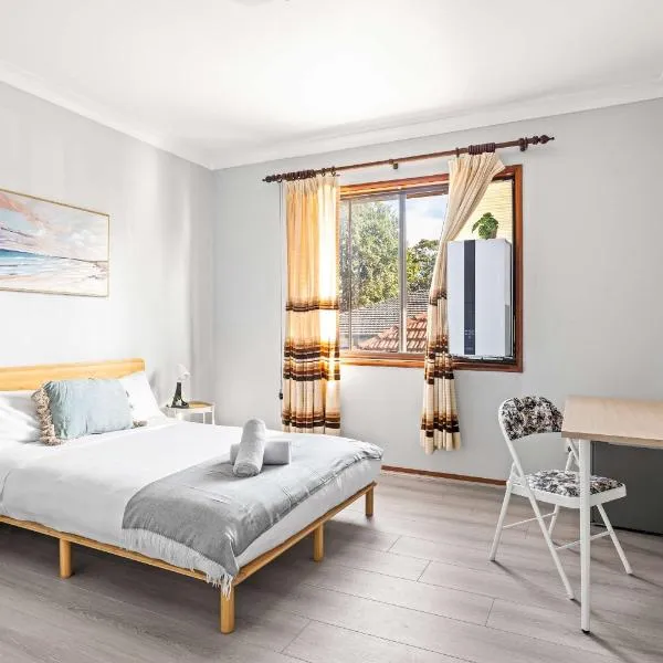 Double Room in Belmore - Ideal Stay with Great Convenience - Shared Bathroom, hotel in Sydney