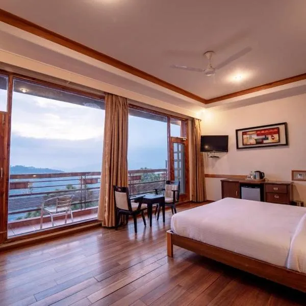 Pine Vista Resort !! A Complete Resort with all Facilities # A Beautiful Mountain View # Best Selling Property, hotel v destinaci Kasauli