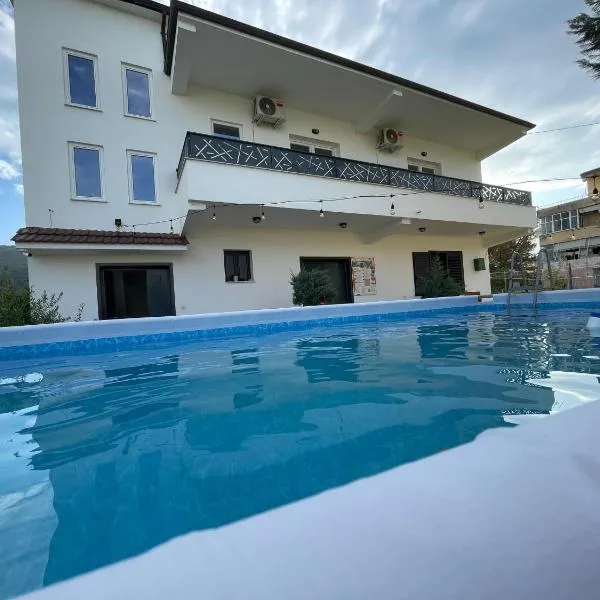 Baza Hostel - Swimming Pool, hótel í Berat