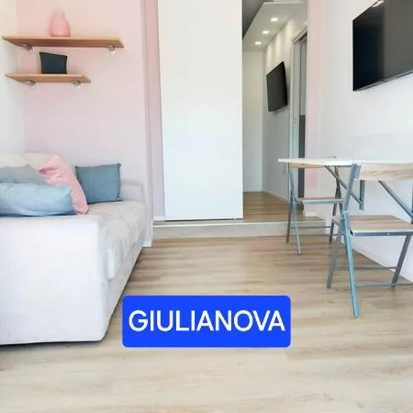 Attico con Terrazzo Panoramico e cucina attrezzata, Nel centro di Giulianova, a due passi dal Mare, Con Servizio biciclette，位于朱利亚诺瓦的酒店