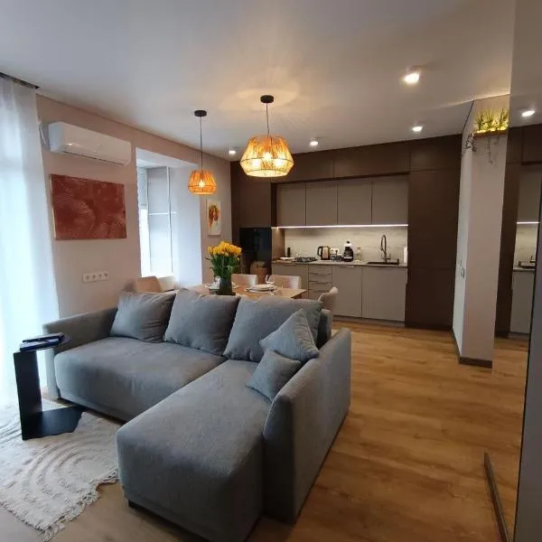 ЕНЕРГОНЕЗАЛЕЖНІ Апартаменти Перлина Проскурова, Центр біля Либідь Плази, hotel in Khmelʼnytsʼkyy