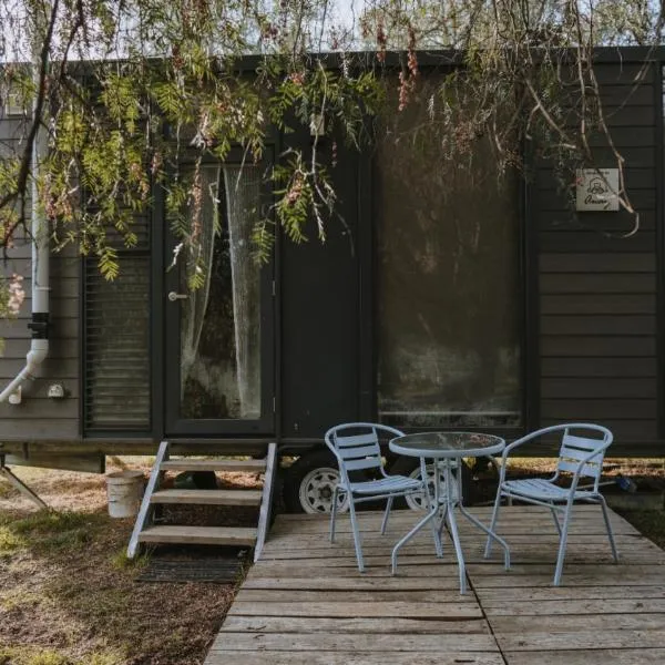 Organic Farm Stay by Tiny Away、Numurkahのホテル
