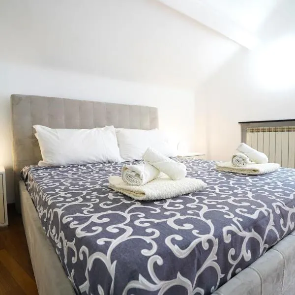 Airport & Sea, Large Music-Themed Apartment, hotel in Genova
