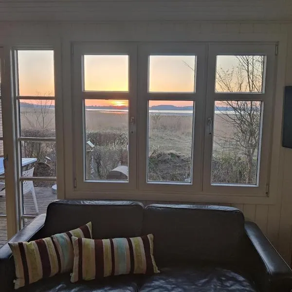 One-of-a-kind waterfront wooden house, hotel in Hejls