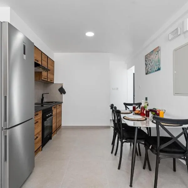 PANATHEON - Luxury 1 & 2 bdr bungalows 300 meters from sandy beach!, hotel in Ayia Napa