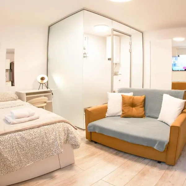 Cozy Condo in Tresnjevka, hotel in Zagreb