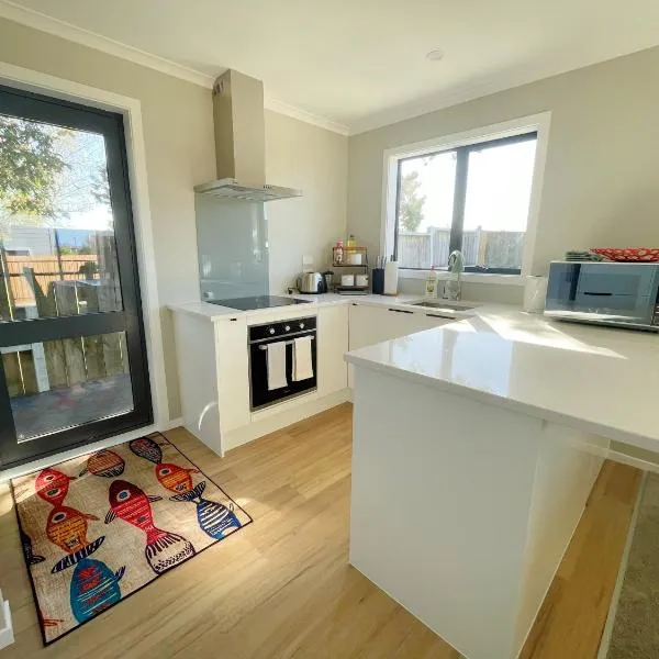 Brand new, close to hospital, plenty of parking sapces, hotel in Hamilton