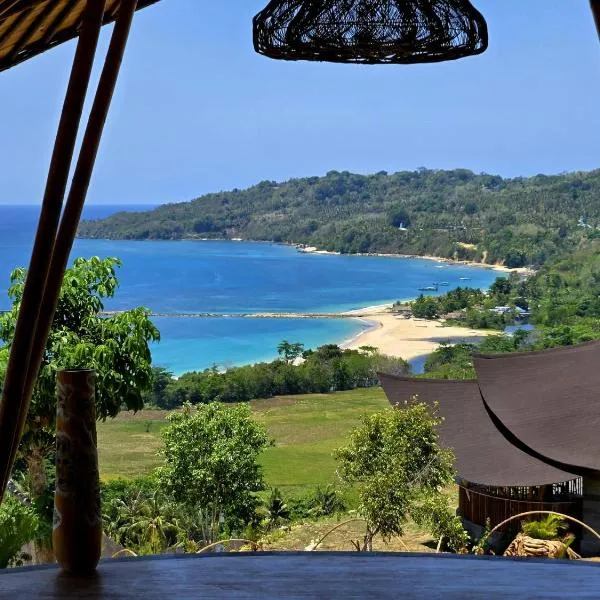 ketanu bamboo lodge sumba, hotel in Praikalogu