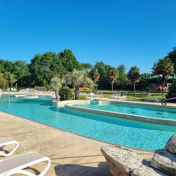 Camping de l Orangerie de Lanniron Mobilhome Esprit Zen R26, hotel v destinaci Quimper