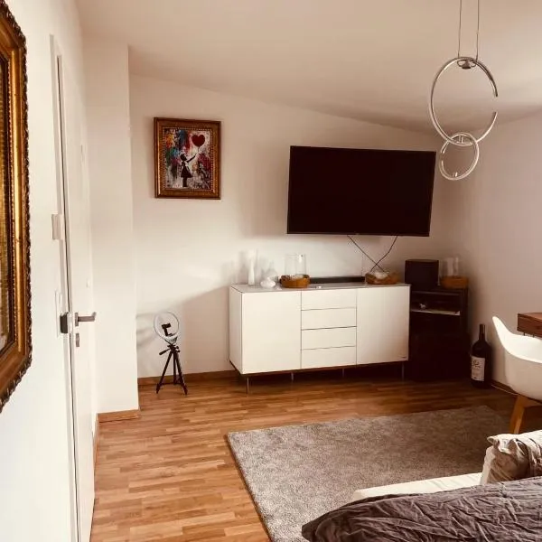 Wohlfühlzimmer, hotel v destinaci Gersthofen