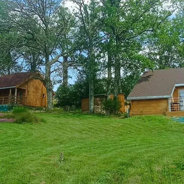 Les Chalets de La Vialette, hotel in Servières-le-Château