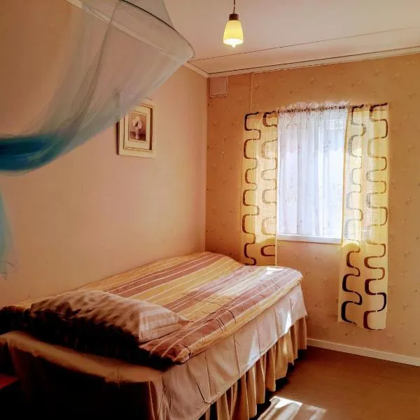 Single bedroom, outside toilet, shower, kitchen. 120 m from Sandbach, hotel v destinaci Bräcke