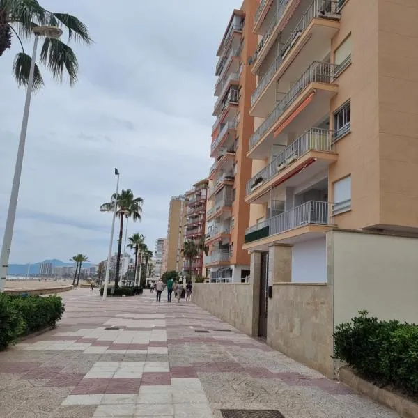 Beach view apartment in Cullera, hotel a Cullera