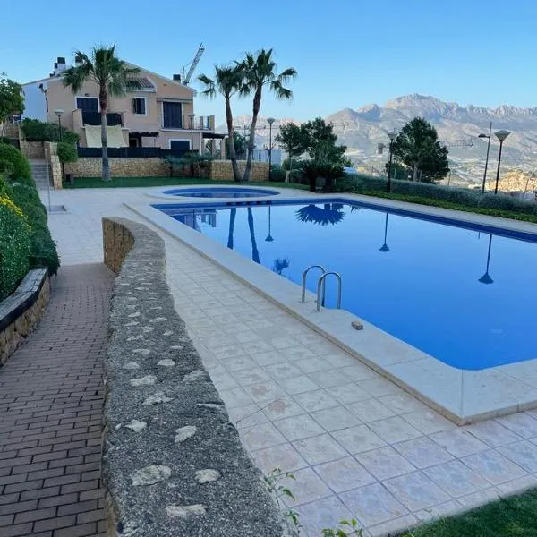 Cozy apartments with pool and sea views, hotel em Polop