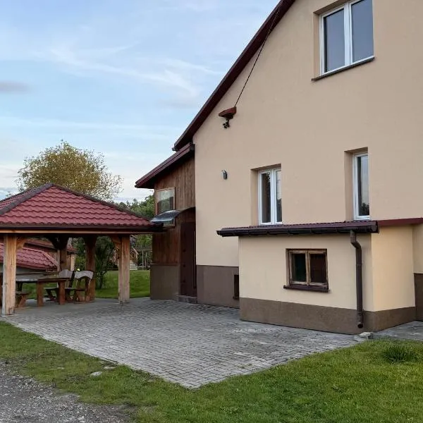 Pokoje Gościnne Pod Szyszkami, hotel v destinaci AdamÃ³w