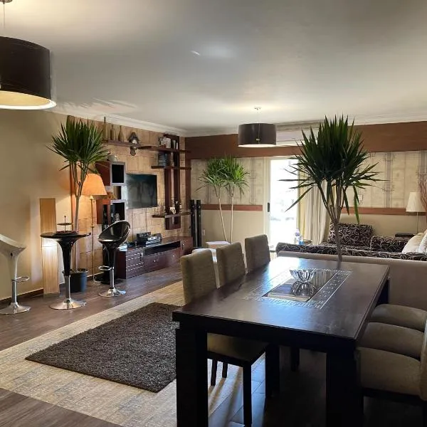 Luxury apartment in private compound in New Cairo, hotel v destinaci Banī Ghālib