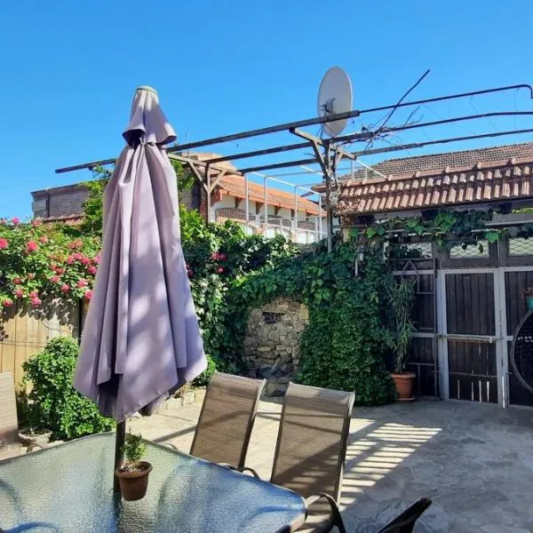 VILLA SABA WITH TWO BEDROOMS- სასტუმრო საბა, hotel in Mtskheta