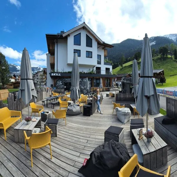 SKILL Mountain Lodge - Ski und Bike Hostel im Sommer mit JOKER CARD, hotel v Saalbachu