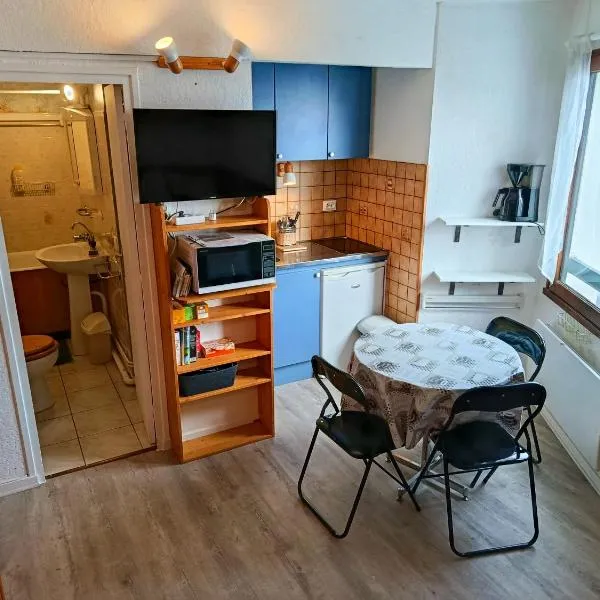 Charmant studio accès direct aux pistes et GR10, vue sur la vallée, hotel v destinaci Arette