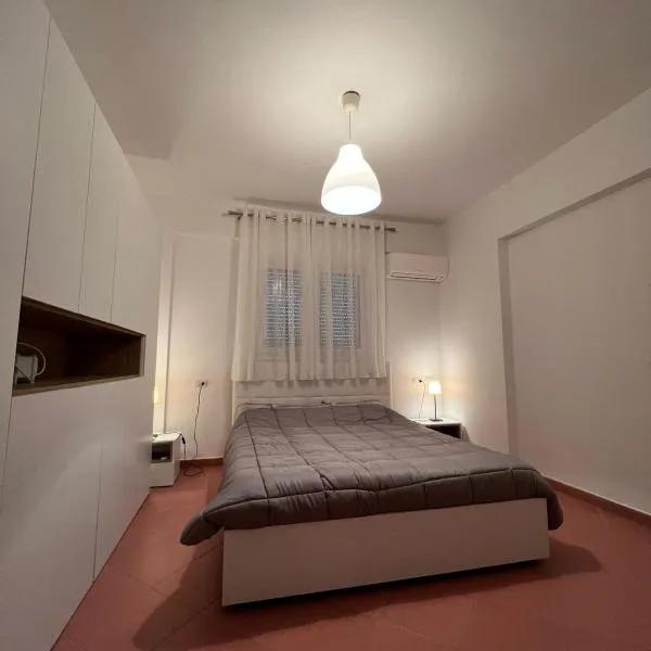 Elegant seaview escape, hotel in Orikum