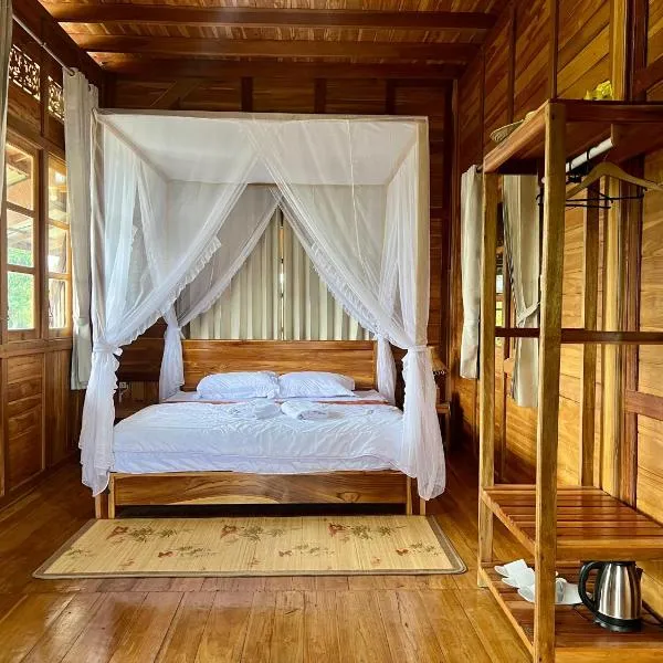 Viesnīca Pesona 361 Alam Bungalows pilsētā Rarang