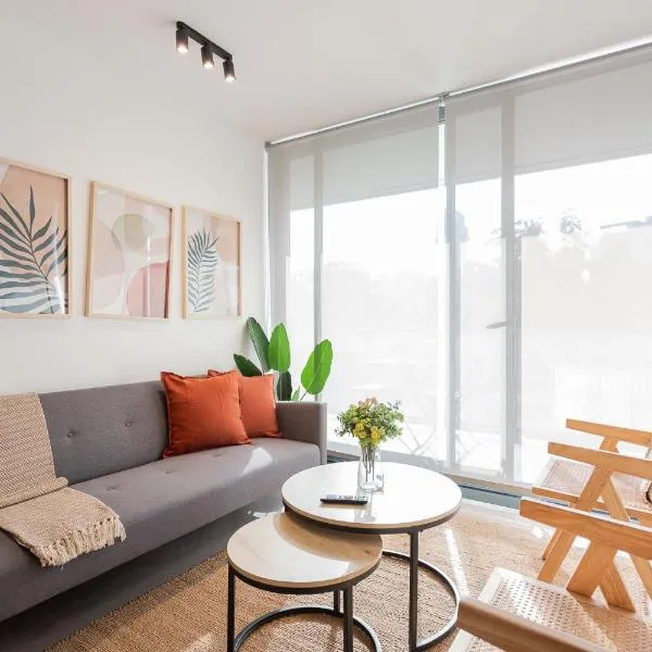 Spacious 2BR Apt Top Las Condes Location, hotel in Santiago