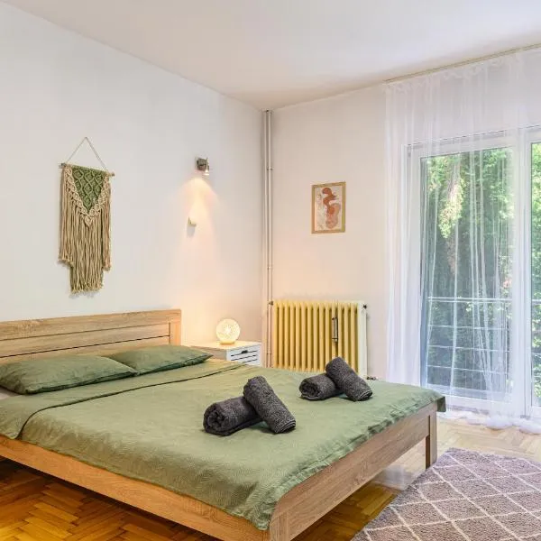 Apartament cu Gradina la Casa Alemar, khách sạn ở Braşov