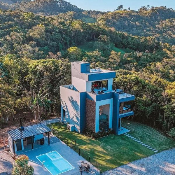 TRIPLEX COM PISCINA AQUECIDa