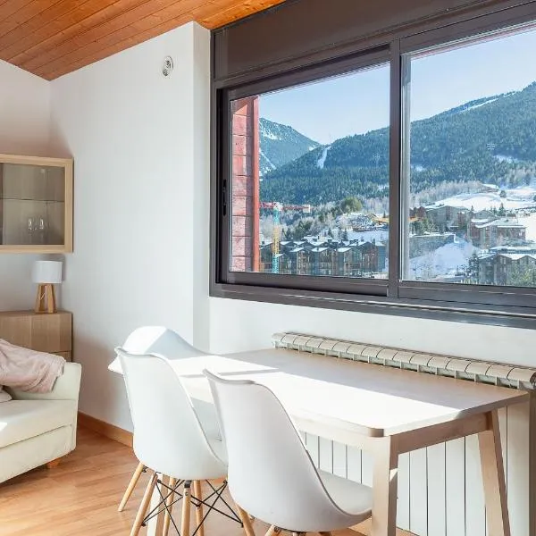 Junto a Rutas de Senderismo Dúplex con Vistas I AndBnB, hotelli kohteessa El Tarter