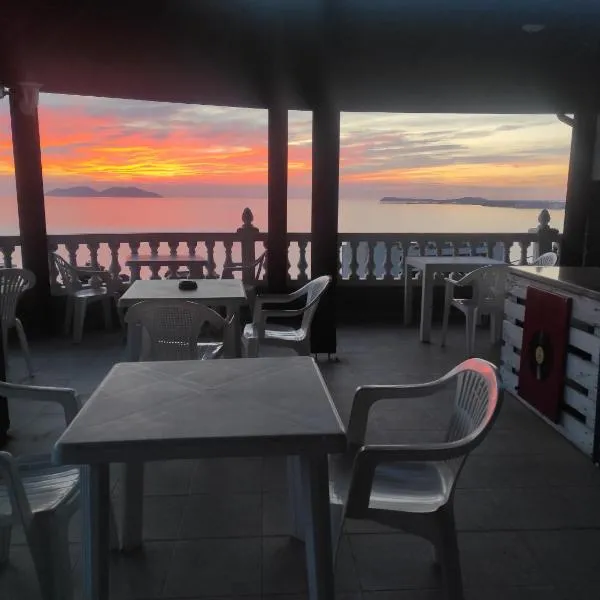 Pinwheel Hostel Vlora & Rooftop Bar โรงแรมในวญอเรอ