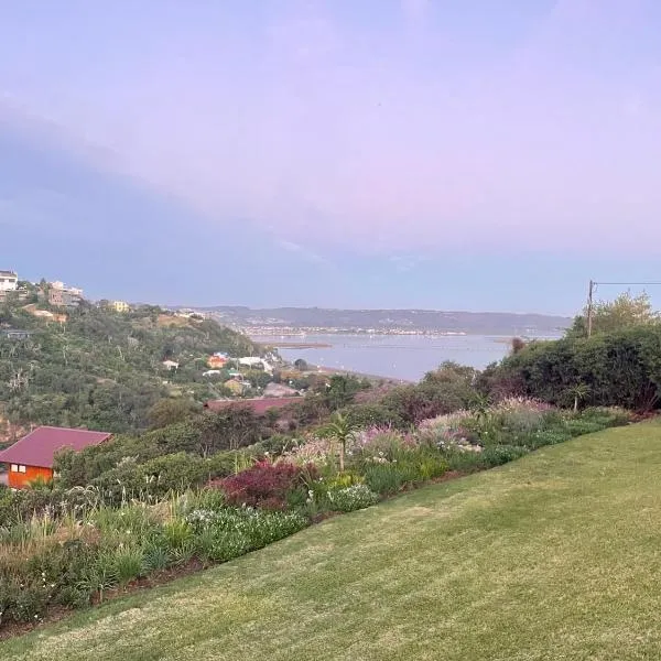 Knysna Private Estate Lagoon - Garden Apartments- Secure Estate，位于克尼斯纳的酒店