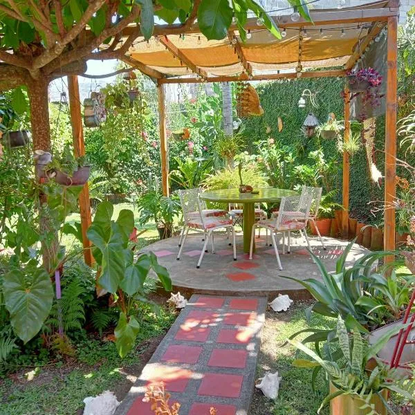 Casa HecAny, отель в городе Катемако