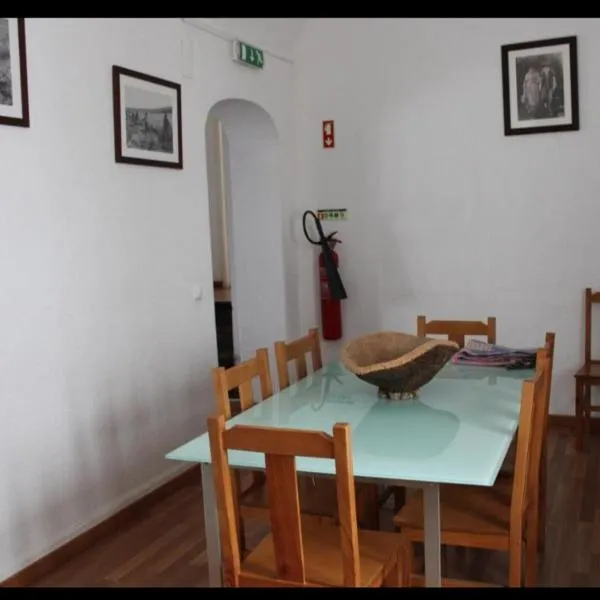 Mont' Sobro Hostel, hotel v destinaci Évora