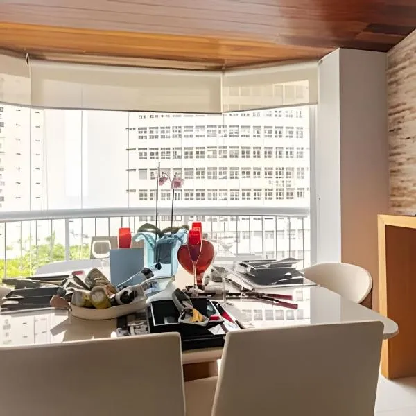 Flat ao lado do Mar Four Season, hotel in Guarujá