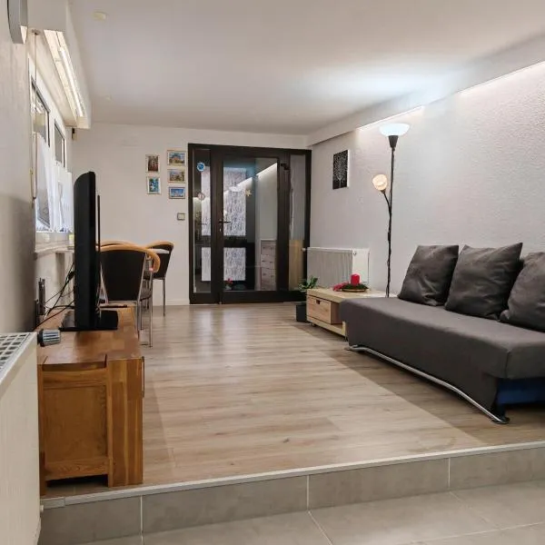 Quiet little house with seperate entrance, hotel i Oer-Erkenschwick