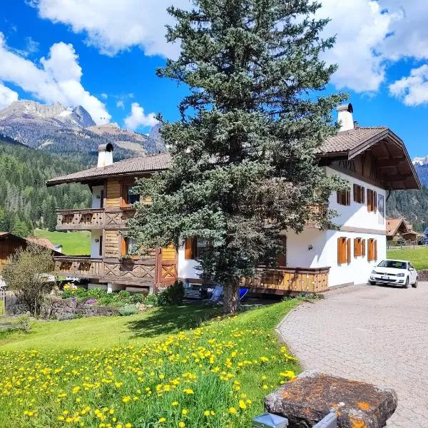 Garofol da Mont-Dolomiti e Relax: Soraga'da bir otel