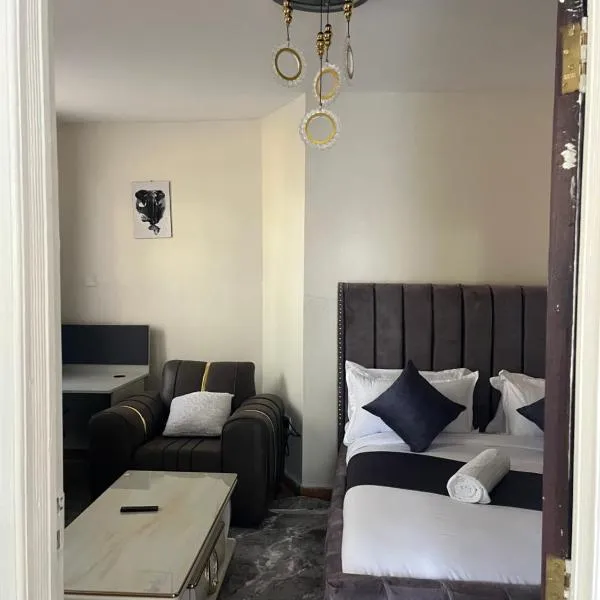 Sahel Executive Studio apartment with separate kitchen and bathroom in another section from the main room for cheap accommodation in Elgon View near Eldoret sports club,Rapha Hospital, Naivas supermarket, rupha mall, and Eldoret International Airport, ξενοδοχείο σε Eldoret
