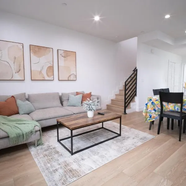 Stylish Private Room by Downtown LA with Private Parking, hotel v Los Angeles