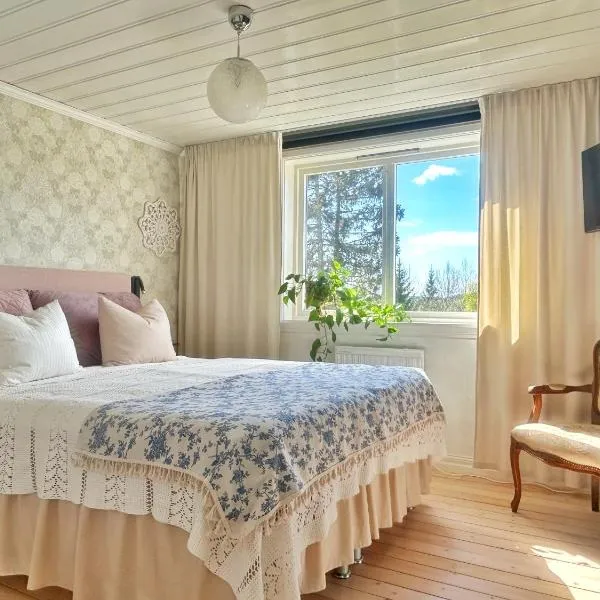 The Nordby Cabin - 3 minutes from E6, hotel v destinaci Strömstad
