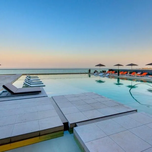 Luxurious and modern oceanfront apartment with views of the historic city 2B and 2BR, hotel in Cartagena