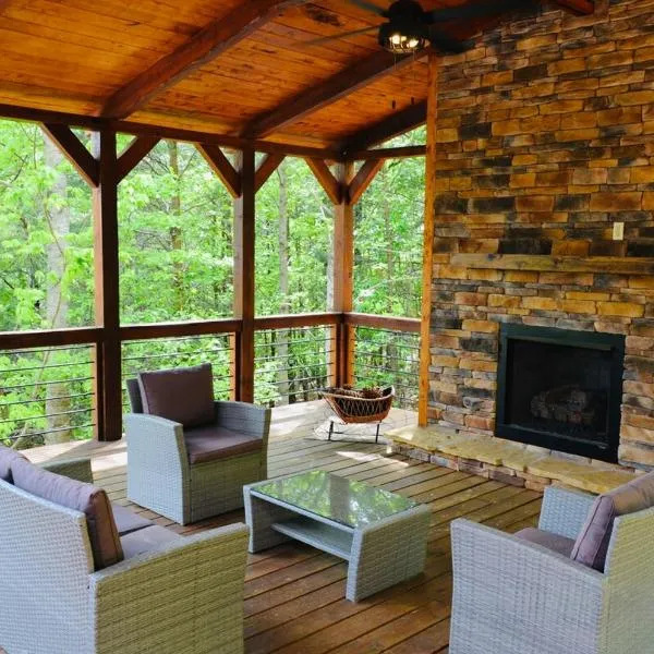 New Exterior- Sleeps 8-Hot Tub-Games Galore-Nature, hôtel à Morganton