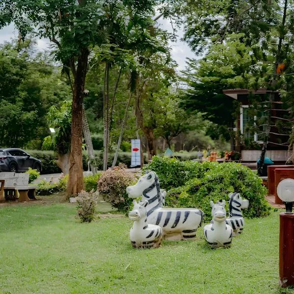 Rockwood house Resort and Thai massage ร็อควู้ด เฮาส์ รีสอร์ท แอนด์ ทรงวาดนวดแผนไทยเพื่อสุขภาพ และสปา, hotel v mestu Pak Chong