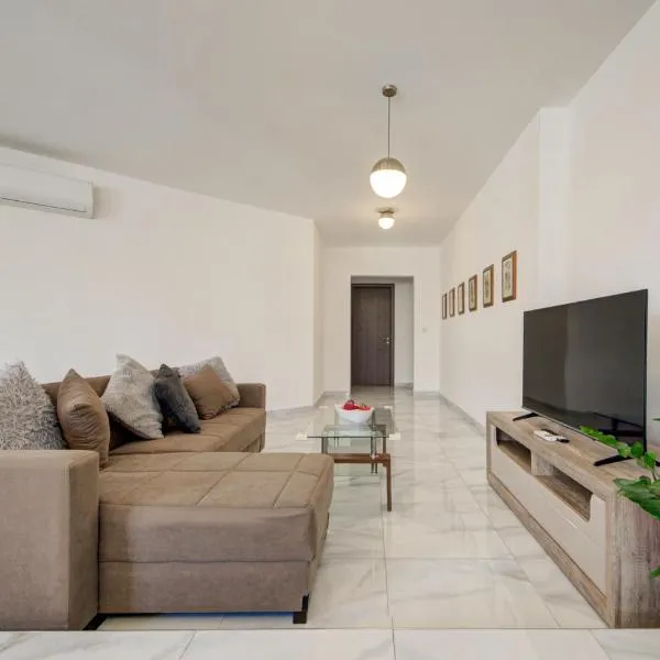 PRIVATE 3BR APARTMENT Next to Paceville & St George's Bay, hotel en Pembroke