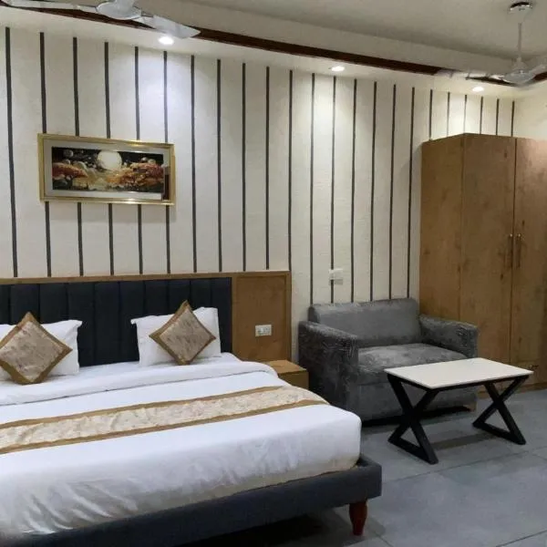 Rosewood Grand, hotel di Faridabad