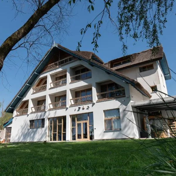 LivingIn Delta - Casa de Vacanta, hotel in Crisan