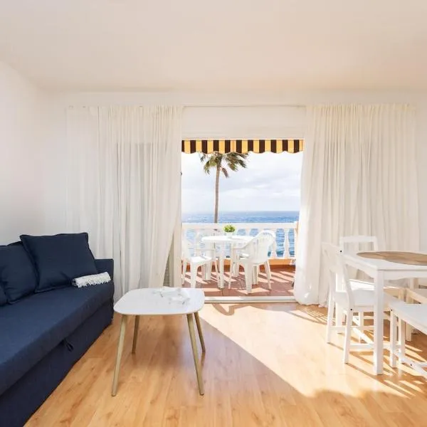 Balcón al Mar, sol y playa en primera línea de costa, hotelli kohteessa Candelaria