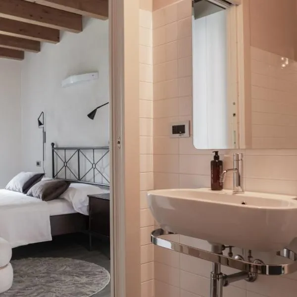 CHARMING MOMENT di Villa Porta - Jolie Maison, hotel v destinaci Luino