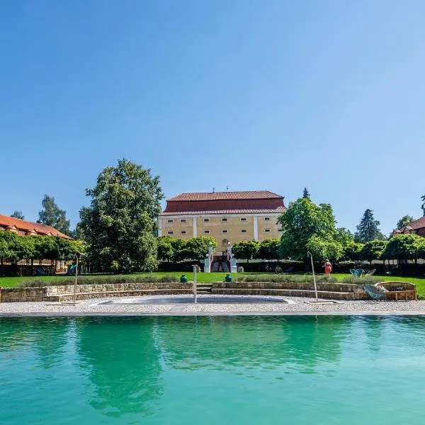 Dvůr Pecínov, hotel v Benešově