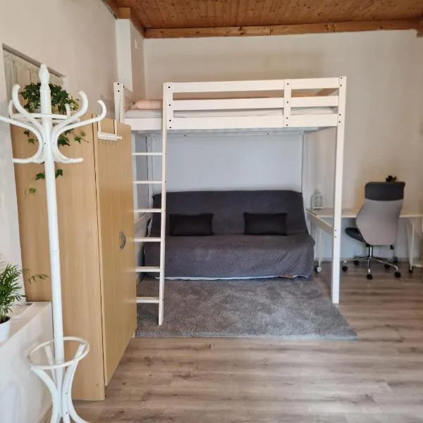 Surya Garden Retreat, hotel in Sběř