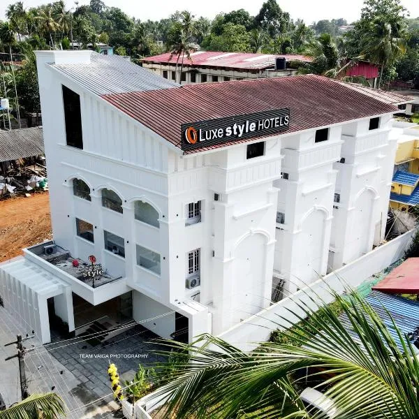 Luxe Style Hotels, hotel u gradu Adūr